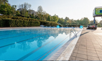 Obraz podglądu z kamery internetowej Prague - swimming pool